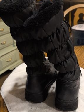 Women's Black Insulated Winter Boots